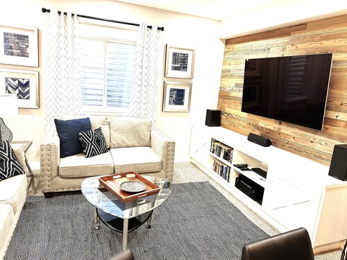 Cozy 2-bedroom apartment in nice Centennial with AC and Heating