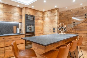 ثلاجة، ميكروويف، فرن، غسالة أطباق