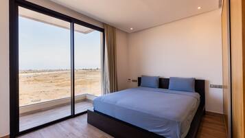 4 عدّة غرف نوم ومكواة/لوح كي وواي فاي وملاءات أسرّة