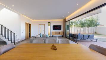 المنشأة من الداخل