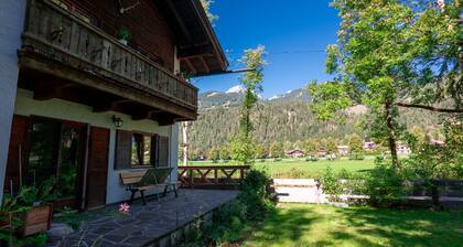 Haus Luise - Cozy vacation apartment with mountain views