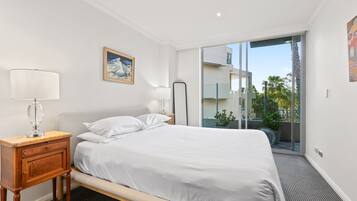 Apartment | 2 bedrooms, laptop workspace, iron/ironing board, bed sheets