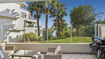 Apartment | Outdoor dining