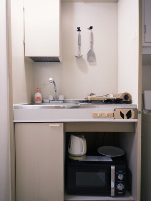 Dúplex familiar, balcón | Cocineta privada | Refrigerador con congelador, microondas y parrilla de estufa 