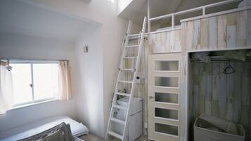 Perheparitalo, parveke | Pimennysverhot, silitysrauta/-lauta, ilmainen Wi-Fi, vuodevaatteet