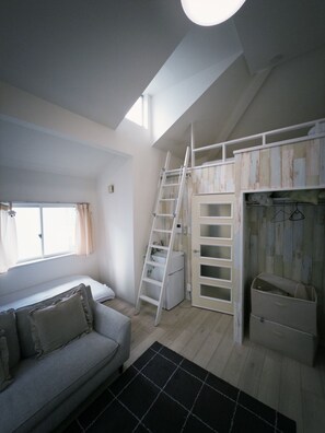 Dúplex familiar, balcón | Cortinas blackout, tabla de planchar con plancha y wifi gratis 