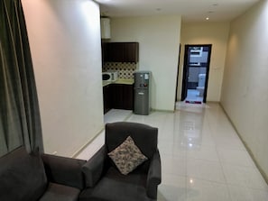 Hypo-allergenic bedding, laptop workspace, iron/ironing board, free WiFi