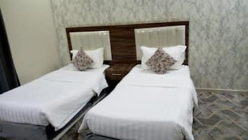 Ropa de cama hipoalergénica y espacio para trabajar con laptop