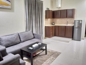 Tủ lạnh, lò nướng, bếp nấu 