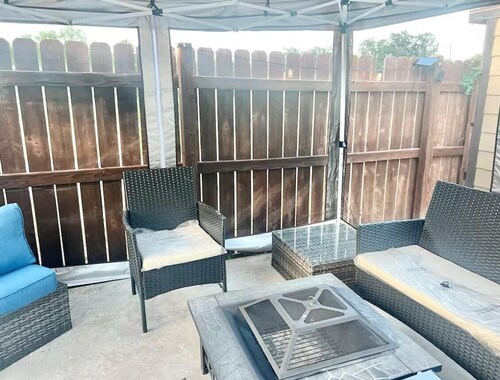 PERFECT FOR FAMILIES AND GROUPS! Lovely 4 bed 3  bath home. Above ground POOL.