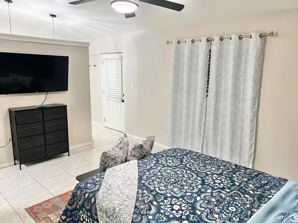 4 bedrooms, iron/ironing board, WiFi, bed sheets