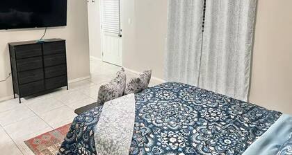 PERFECT FOR FAMILIES AND GROUPS! Lovely 4 bed 3 bath home with A C in McAllen