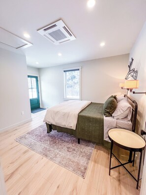 2 bedrooms, iron/ironing board, Internet, bed sheets