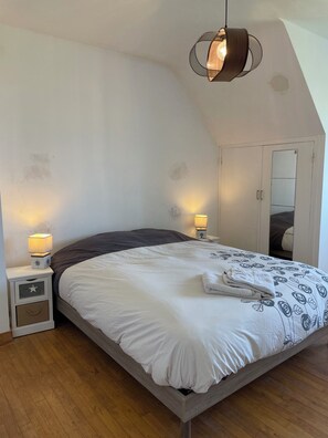 3 bedrooms, iron/ironing board, internet