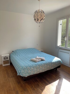 3 bedrooms, iron/ironing board, Internet