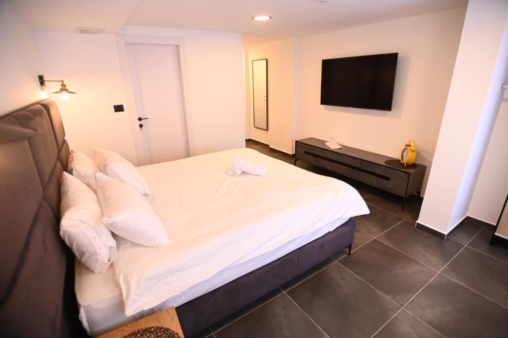 In-room safe, soundproofing, iron/ironing board, free WiFi