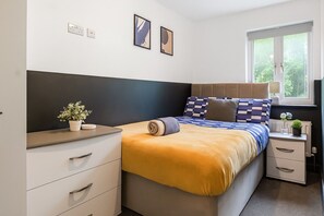 4 bedrooms, desk, iron/ironing board, free WiFi