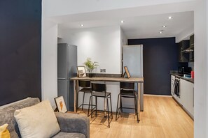 Interior - Contractor Friendly - Discounts, Group Stays, Families, Free Wi-Fi, Free Parking (Platt Bridge)