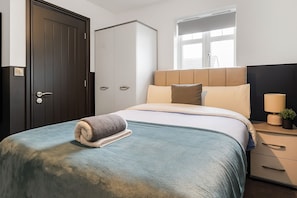 4 bedrooms, desk, iron/ironing board, free WiFi