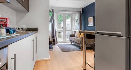 Contractor Friendly - Discounts, Group Stays, Families, Free Wi-Fi, Free Parking