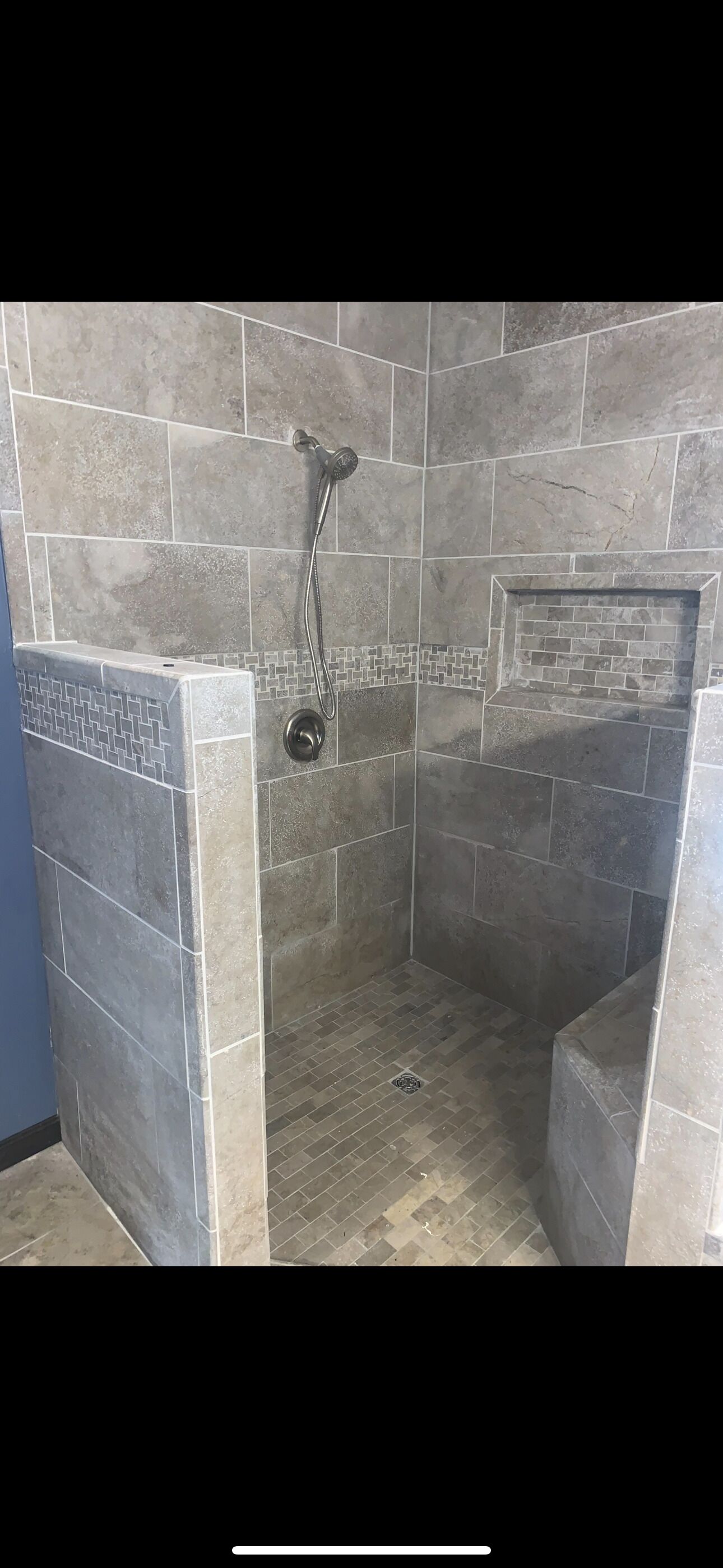 Serviettes fournies, savon, papier toilette