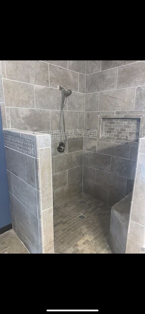 Handdukar, tvål och toalettpapper