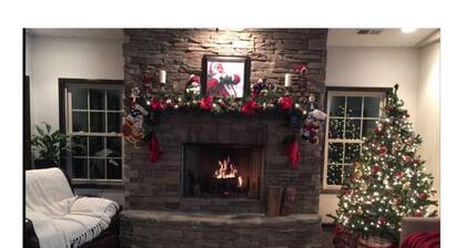 Ultimate private 4 bedroom 3 full bathrooms right next to golf course with path