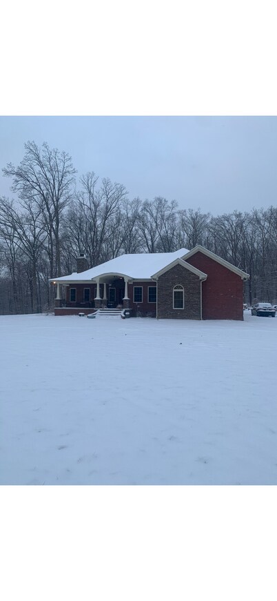Ultimate private 4 bedroom 3 full bathrooms right next to golf course with path