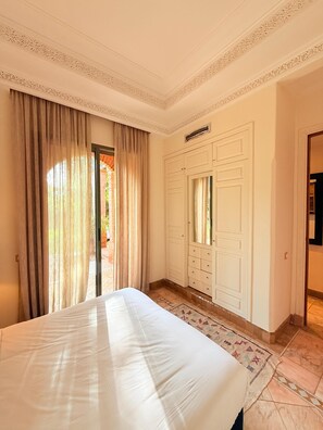 2 bedrooms, in-room safe, iron/ironing board, free WiFi