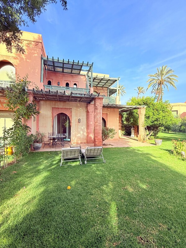 Terrace/patio - 2-bed Apartment with Garden & shared Pool- Moroccan - Modern Style (Marrakech)