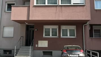 Façana frontal de l'allotjament