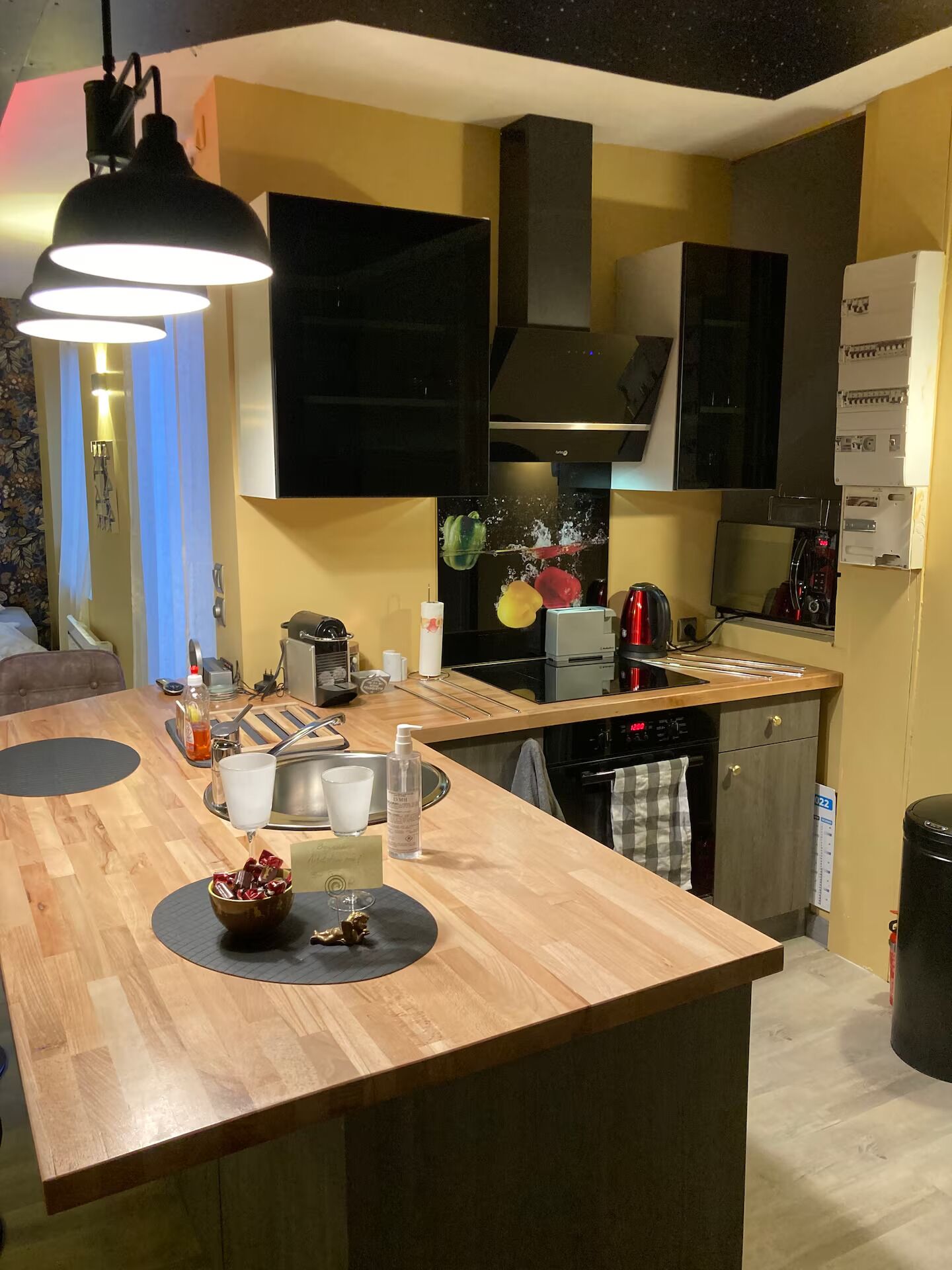 Micro-ondes, four, plaque de cuisson