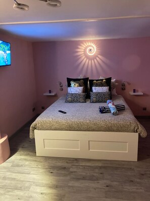 WiFi, bed sheets