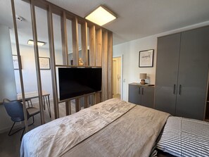 Unclassified image, 3 of 11, button