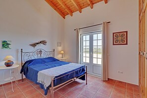 3 chambres, fer et planche à repasser, accès Internet, draps fournis