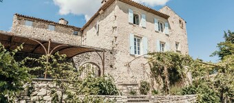 Charming 13th-Century Stone House with Infinity Pool in Provence 6 bedrooms AC
