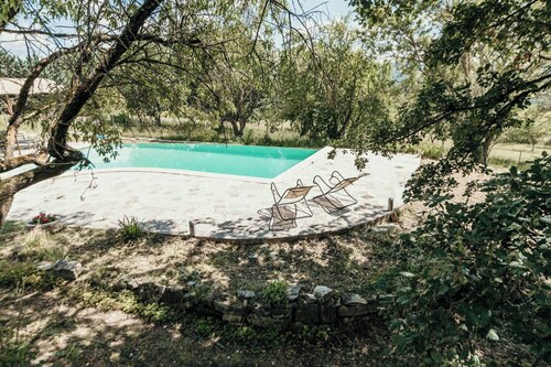 Charming 13th-Century Stone House with Infinity Pool in Provence 6 bedrooms AC