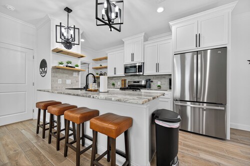 Lone Star - Elevated Lakeside Retreat