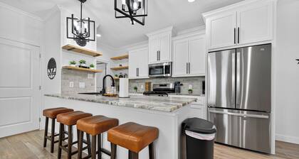 Lone Star - Elevated Lakeside Retreat