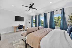 3 bedrooms, iron/ironing board, internet, bed sheets