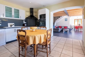 Interior - House with swimming pool and beautiful view (Lédenon)