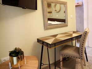 2 bedrooms, iron/ironing board, Internet, bed sheets