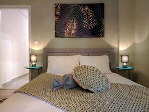 2 bedrooms, iron/ironing board, internet, bed sheets