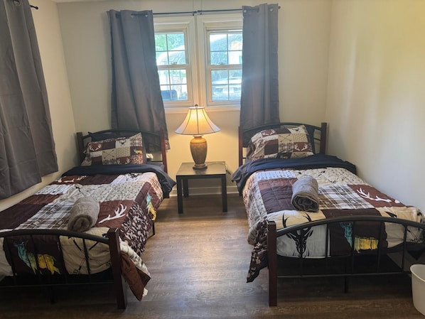 4 bedrooms, iron/ironing board, Internet, bed sheets