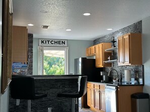 Microondas, horno, parrilla de estufa y lavavajillas 