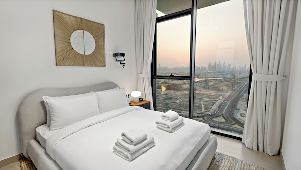 2 bedrooms, iron/ironing board, internet, bed sheets