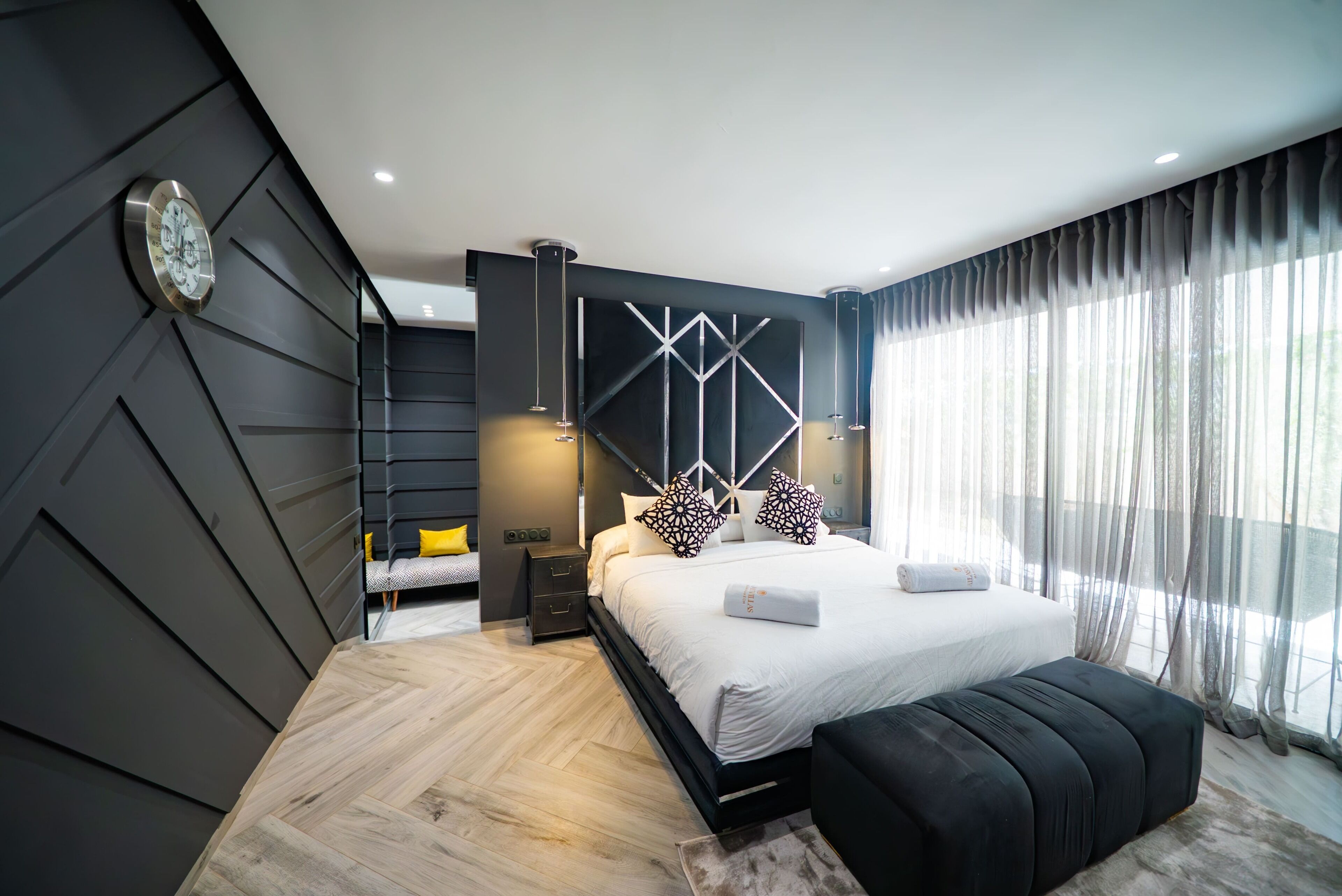 5 bedrooms, iron/ironing board, WiFi, bed sheets