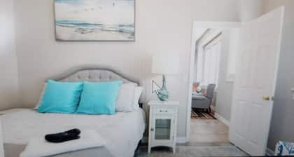 Stylish Downtown Greenville Apartment
1 Block Off Main Street