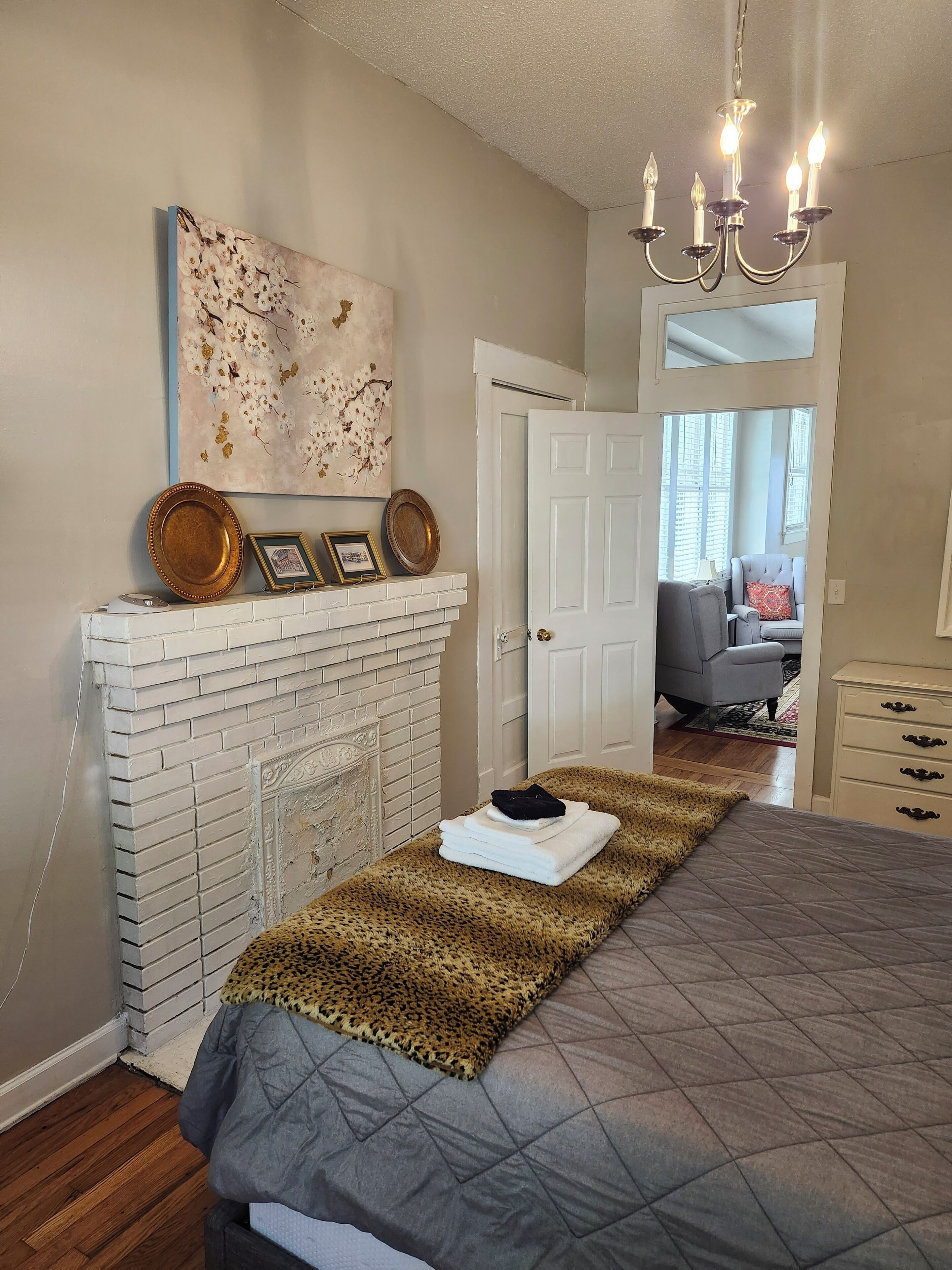 2 bedrooms, iron/ironing board, free WiFi, bed sheets