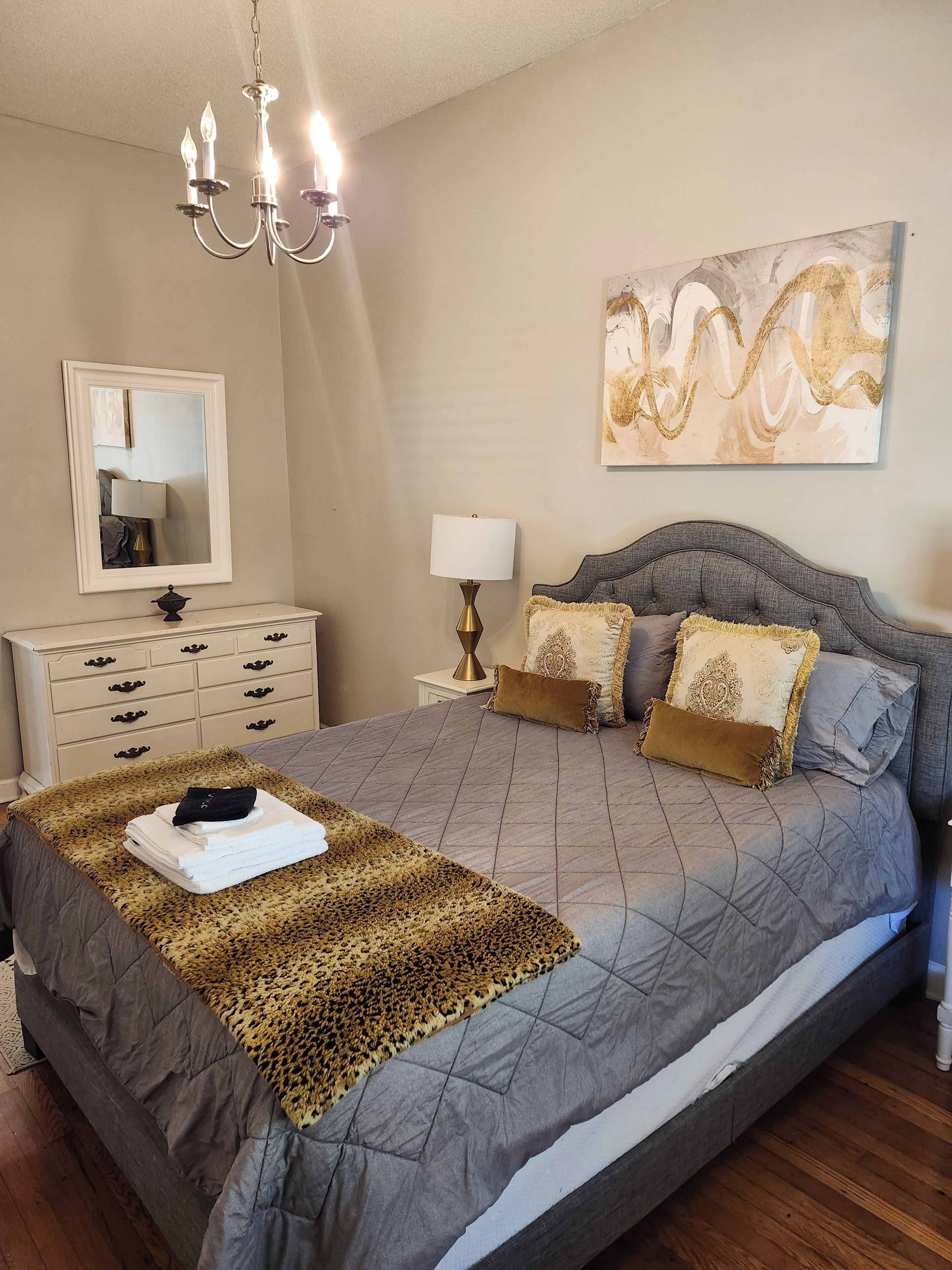 2 室のベッドルーム、アイロン / アイロン台、WiFi (無料)、ベッドシーツ